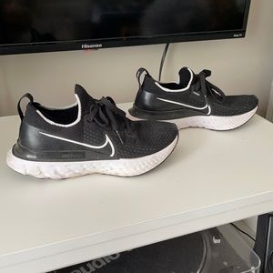 Women’s Nike running shoe - lightly worn